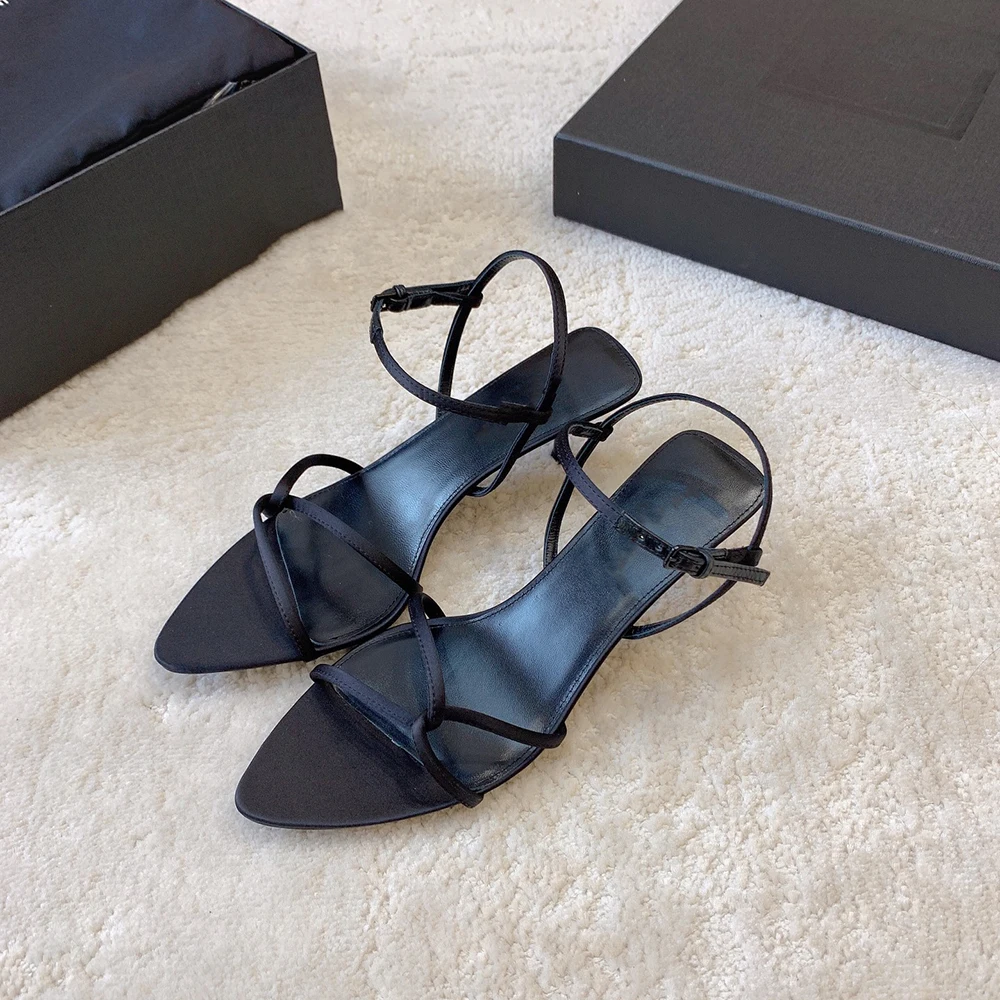 Women'S Shoes Clogs - Luxuriöse Designer-Pumps mit Kreuzriemen und spitzer
